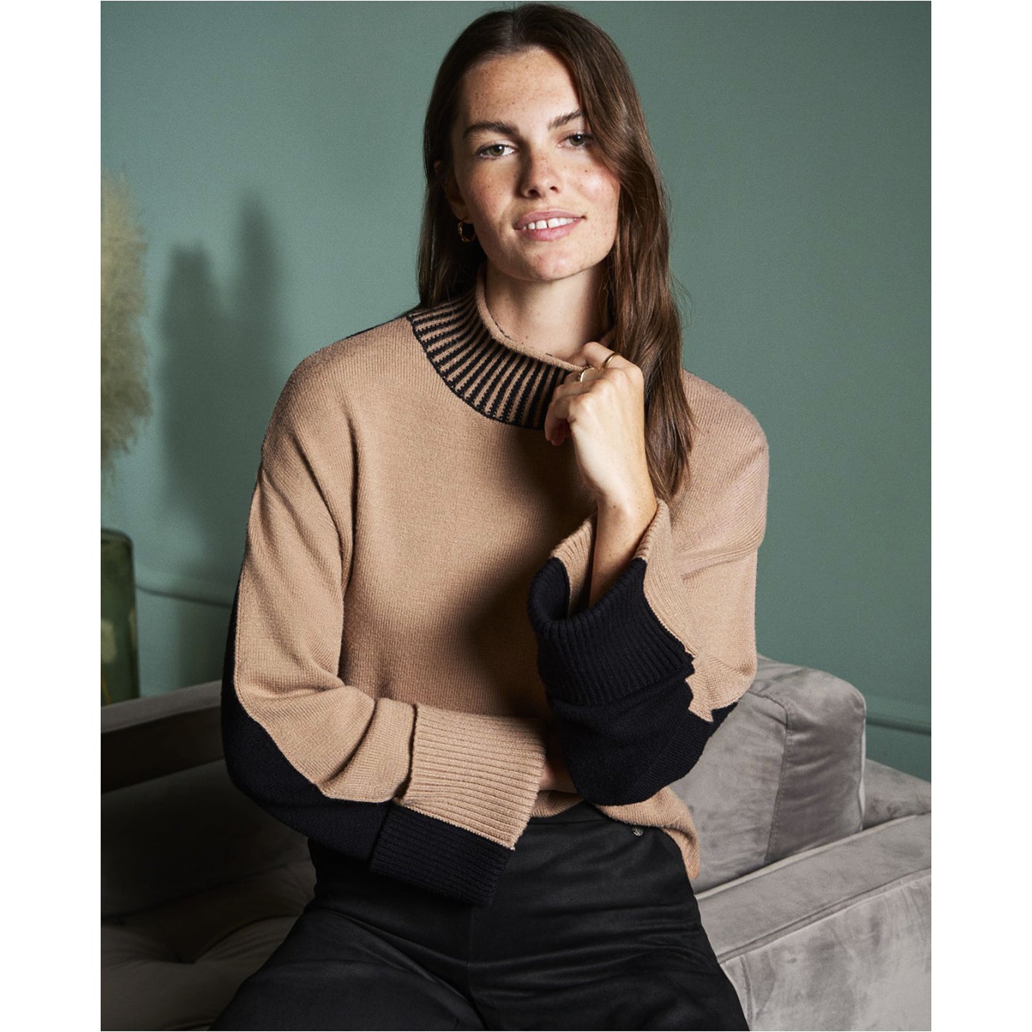 SURKANA - Maglia bicolore con collo perkins elasticizzato-SURKANA-VIALESCARPE