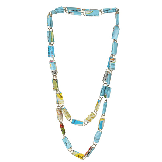 Collana realizzata con imballaggio alimenti