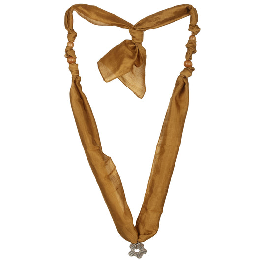 Collana seta riciclata puf con elementi legno e metallo
