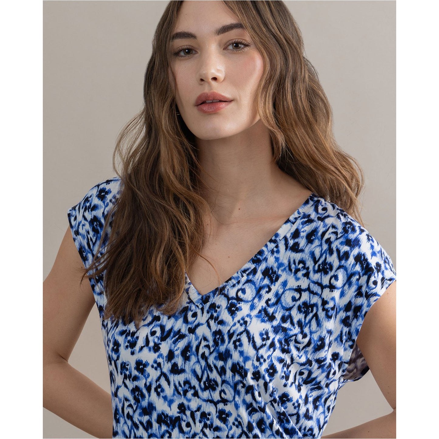 SURKANA - Maglietta elasticizzata viscosa bamboo, scollo a V-SURKANA-VIALESCARPE