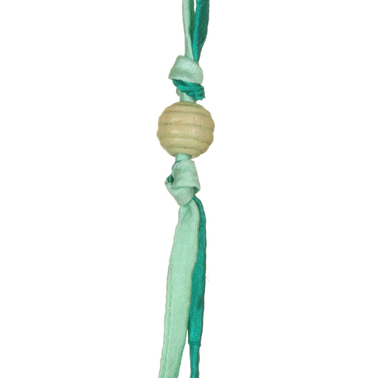 Collana fili seta riciclata, elementi legno
