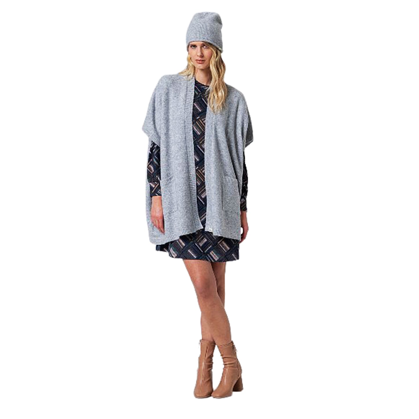 SURKANA - Poncho aperto in maglia con tasche-SURKANA-VIALESCARPE