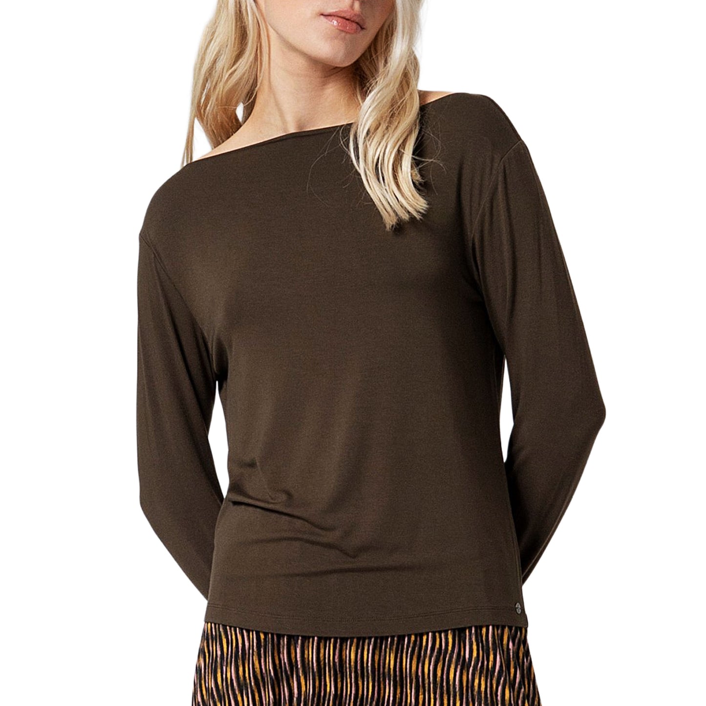 SURKANA - T-shirt con scollo a barca in viscosa di bambù-SURKANA-VIALESCARPE