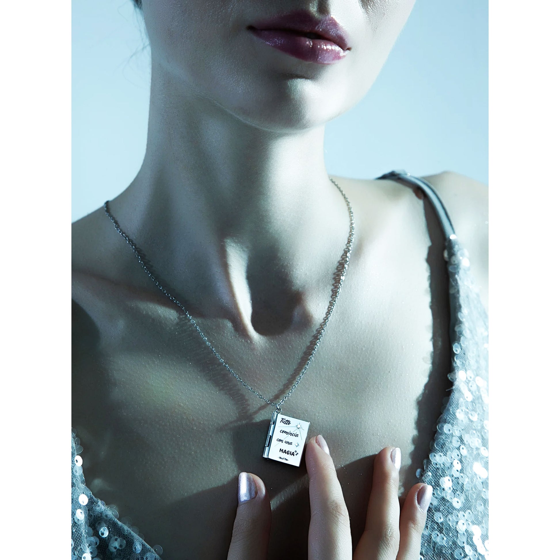 MAD TEA - Collana Libro Portafoto “Tutto comincia con una magia”-MAD TEA-VIALESCARPE