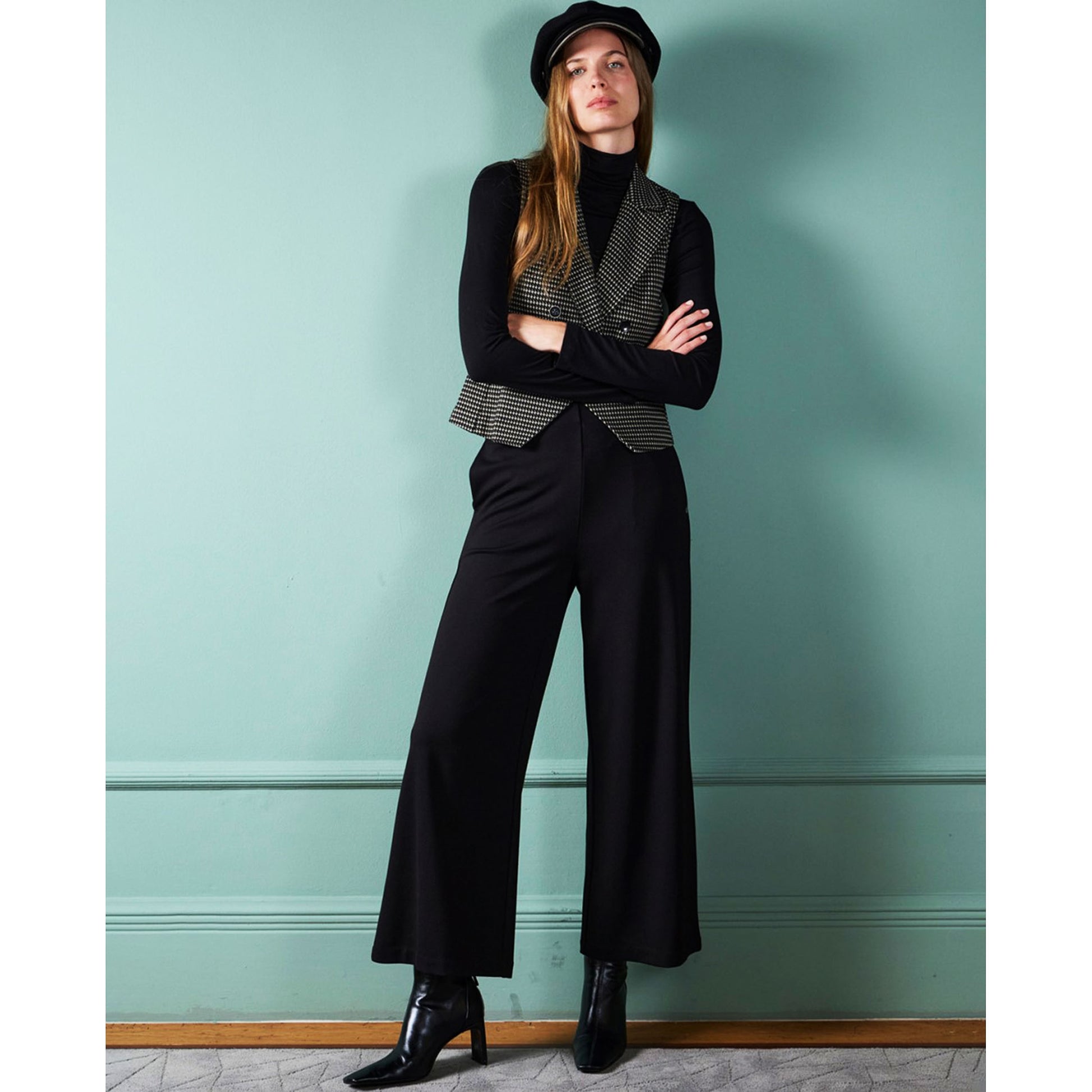 SURKANA - Pantaloni alla caviglia con taglio svasato-SURKANA-VIALESCARPE