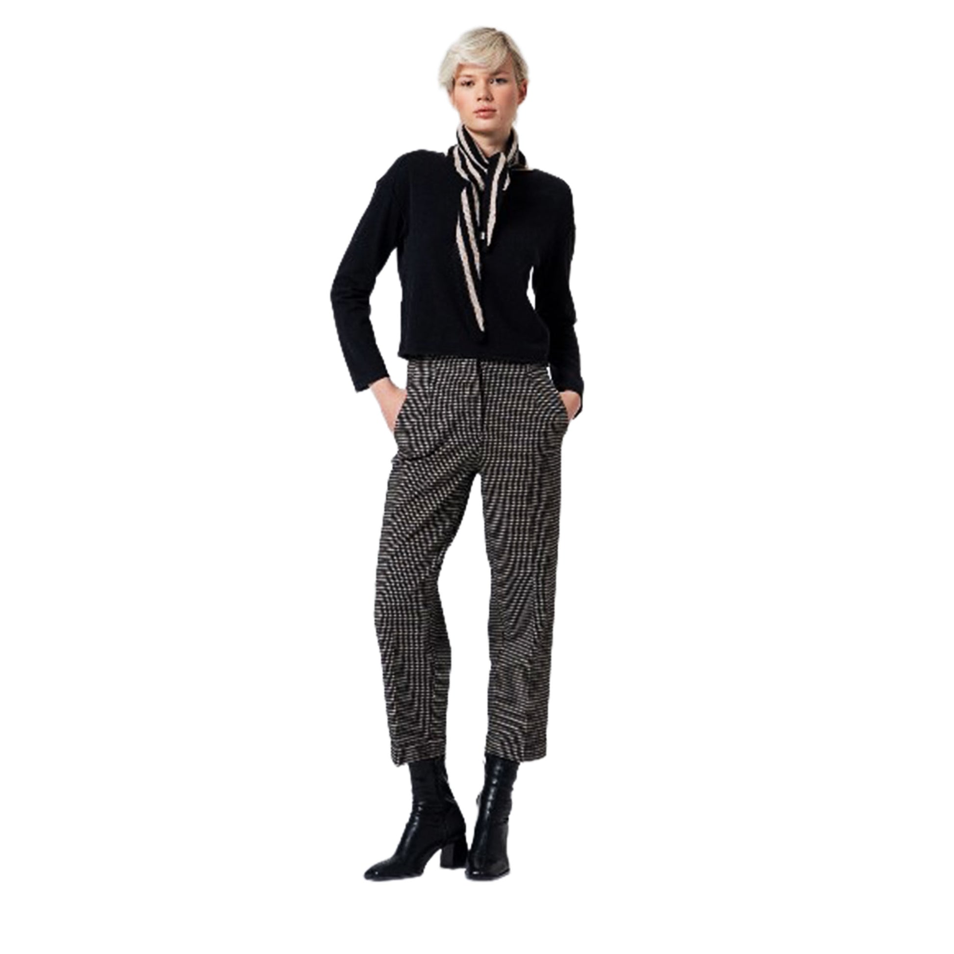 SURKANA - Maglia a coste sottili con scollo rotondo-SURKANA-VIALESCARPE