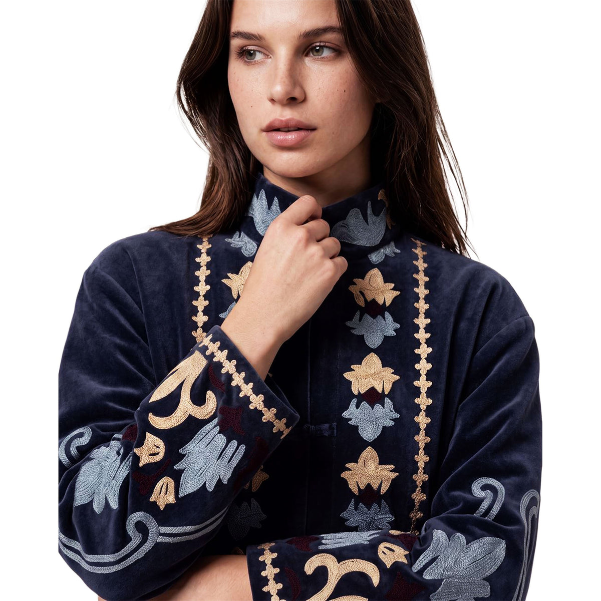 SURKANA Giacca Mandarin in velluto blu con ricami beige e azzurri