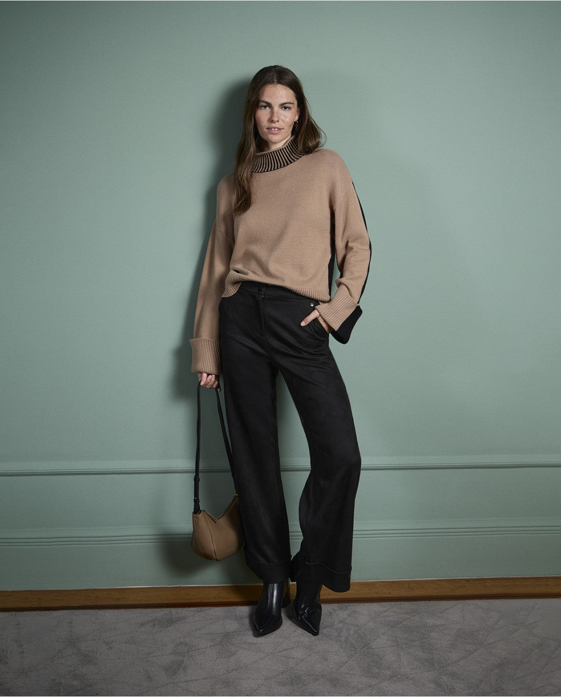 SURKANA - Maglia bicolore con collo perkins elasticizzato-SURKANA-VIALESCARPE