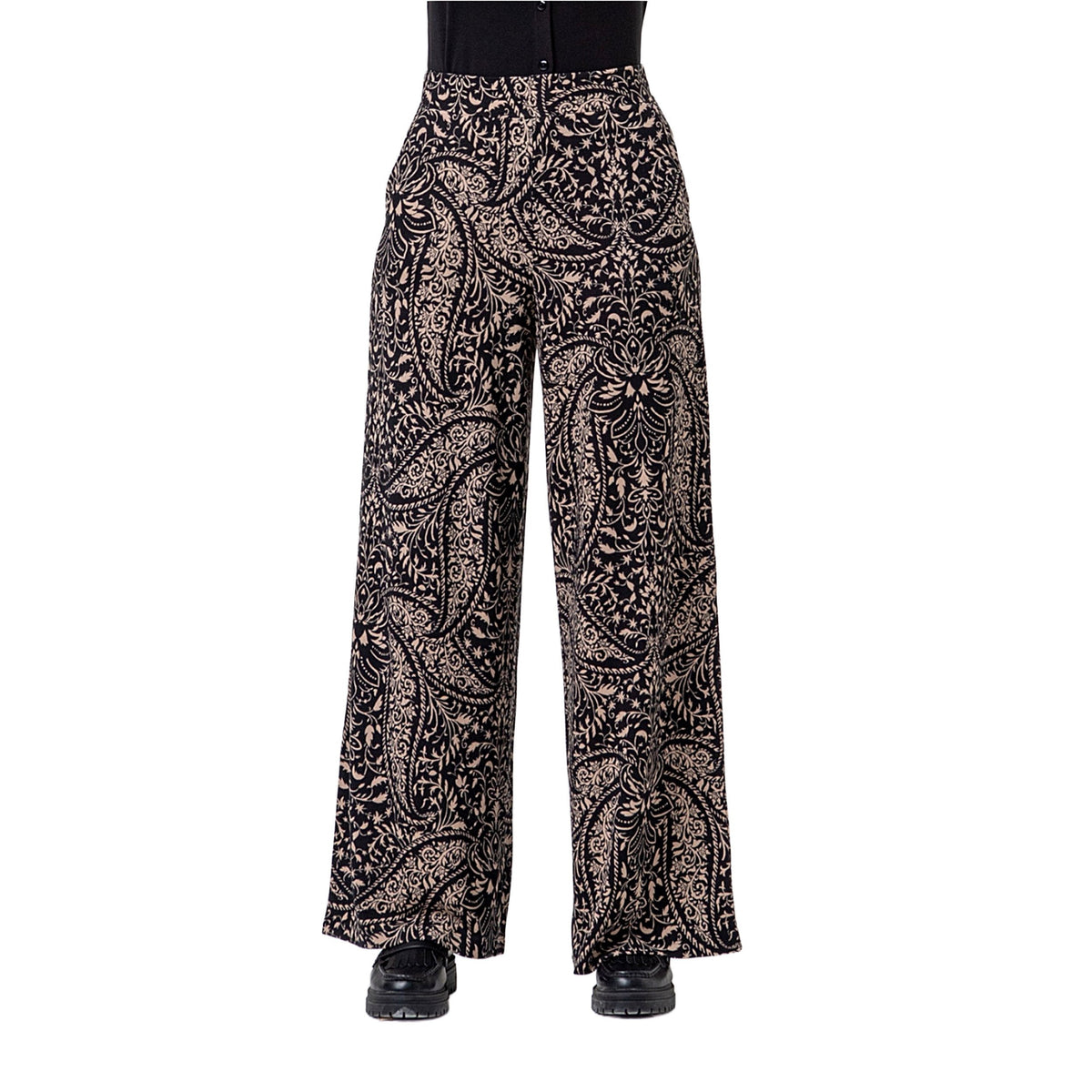 Pantaloni a gamba larga