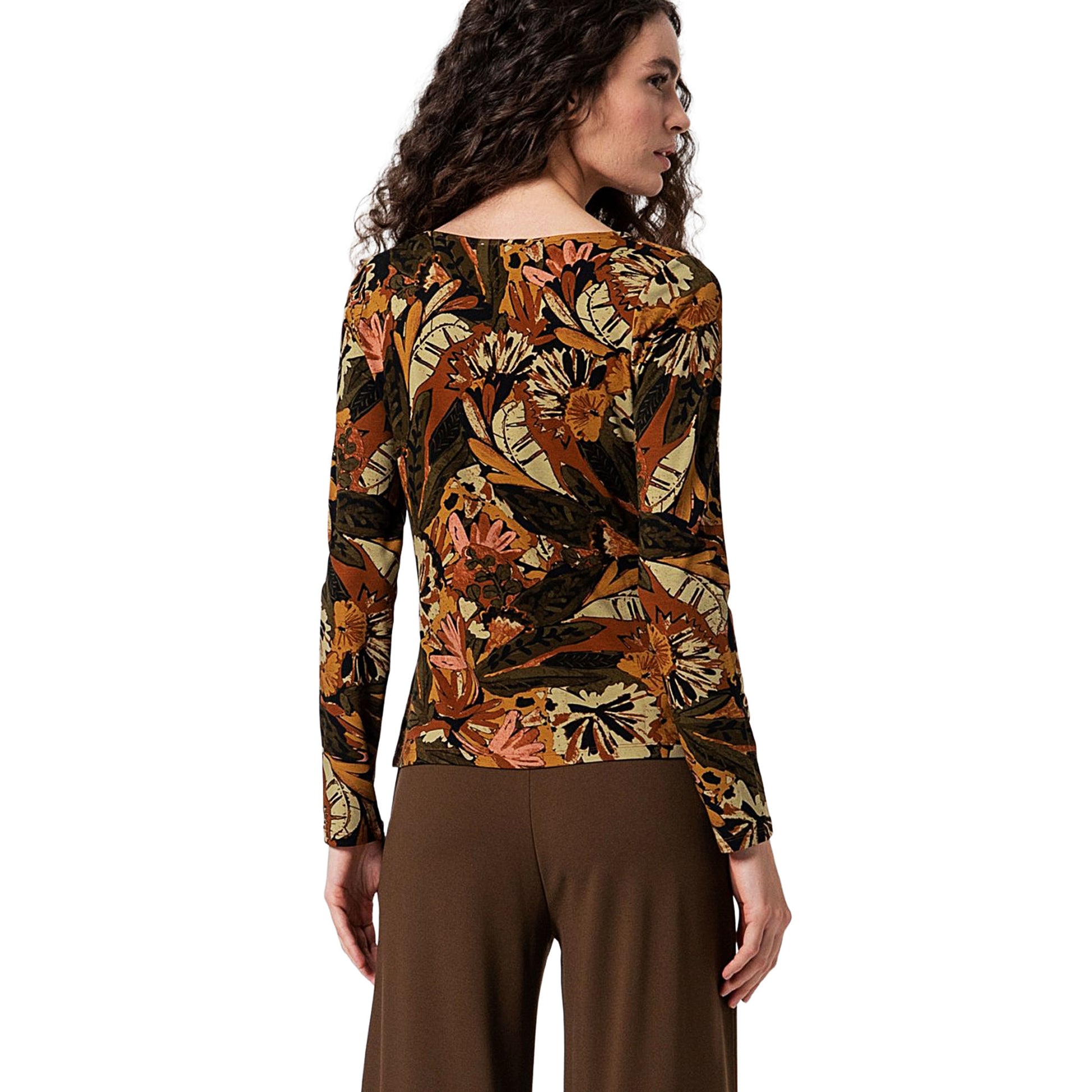 SURKANA - T-shirt aderente elasticizzata con scollo drappeggiato-SURKANA-VIALESCARPE