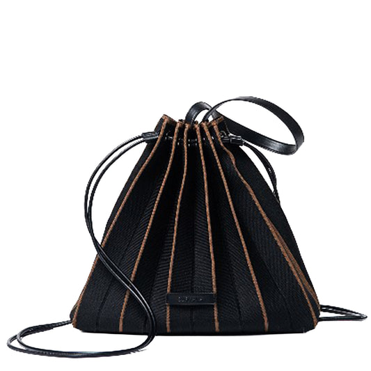 SURKANA - Borsa/zaino in maglia plissettata con necessaire
