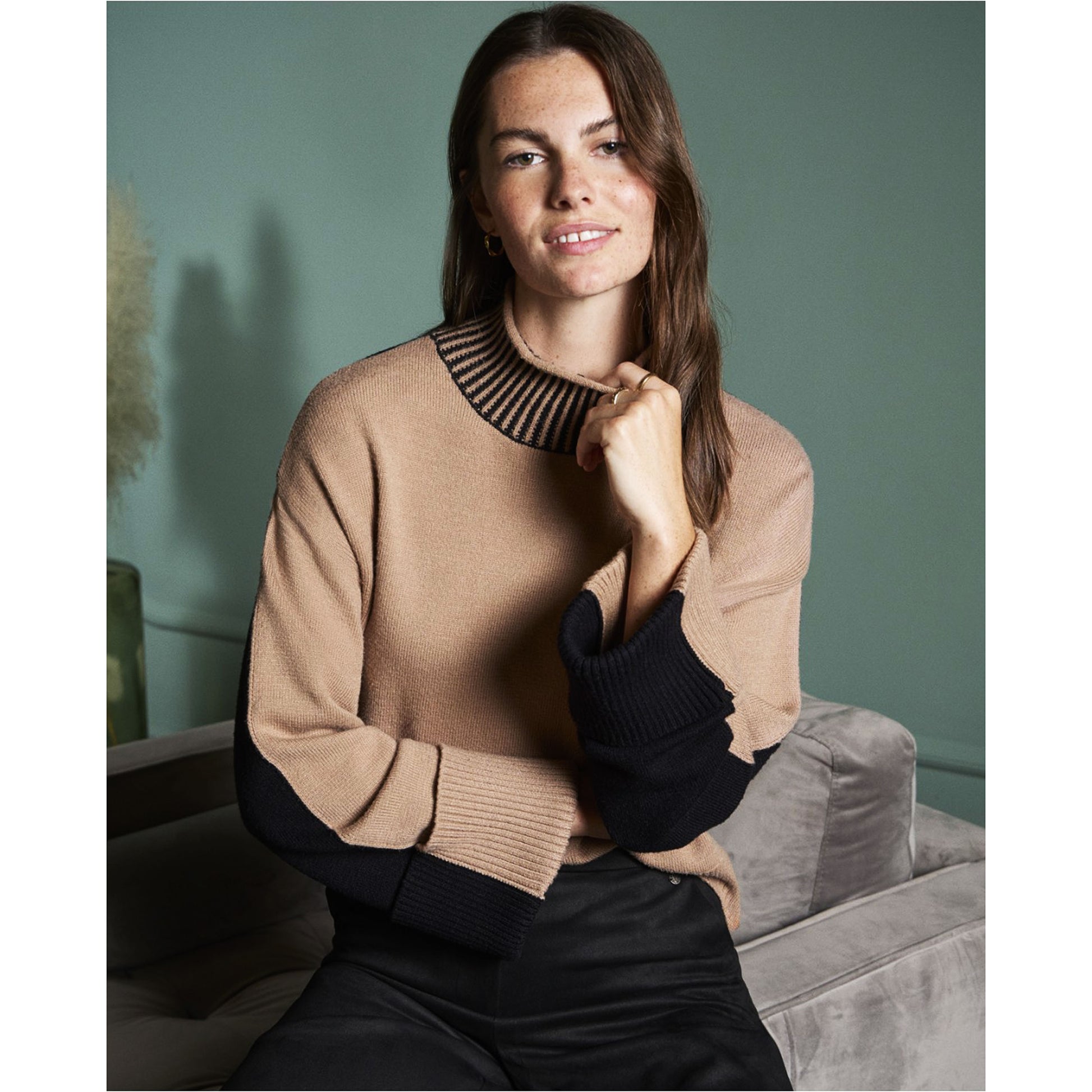 SURKANA - Maglia bicolore con collo perkins elasticizzato-SURKANA-VIALESCARPE