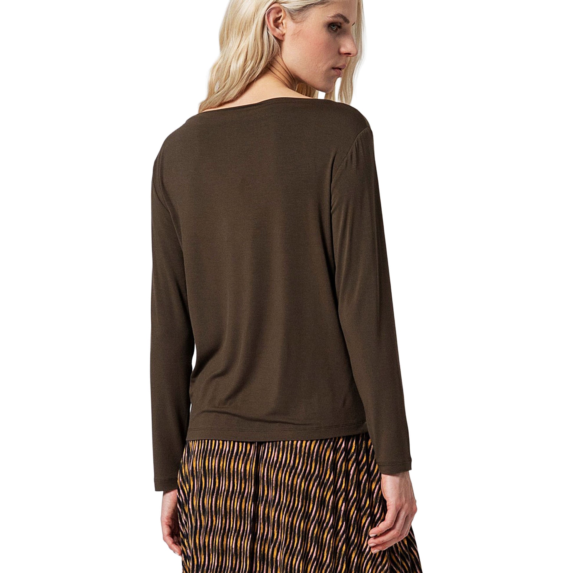 SURKANA - T-shirt con scollo a barca in viscosa di bambù-SURKANA-VIALESCARPE