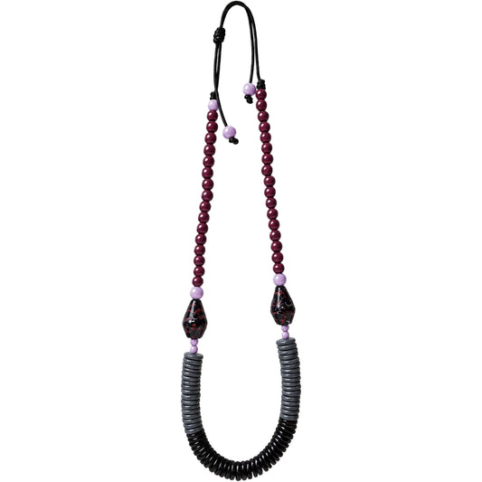 SURKANA Collana Lunga in Legno Fucsia con Perle e Dettagli Decorativi