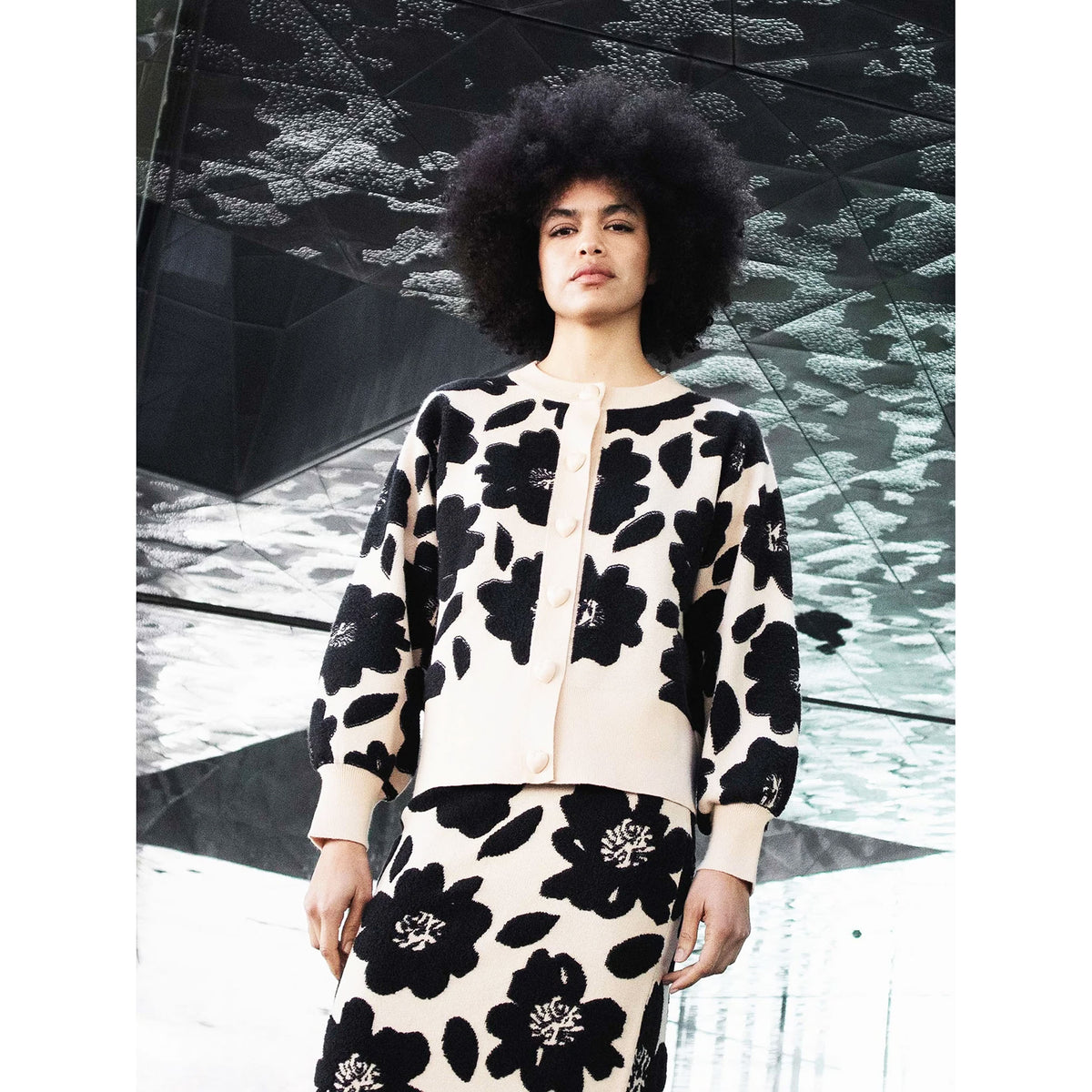 PEPALOVES Cardigan Floreale Jacquard Beige e Nero