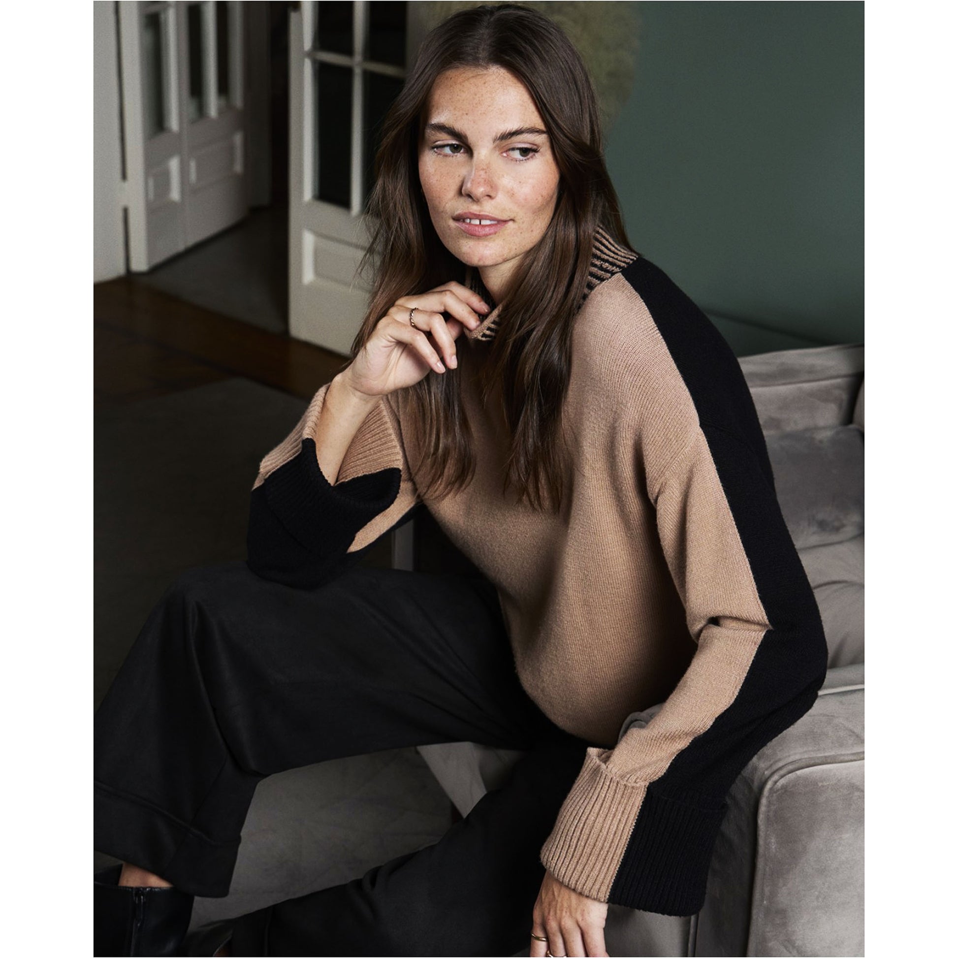 SURKANA - Maglia bicolore con collo perkins elasticizzato-SURKANA-VIALESCARPE