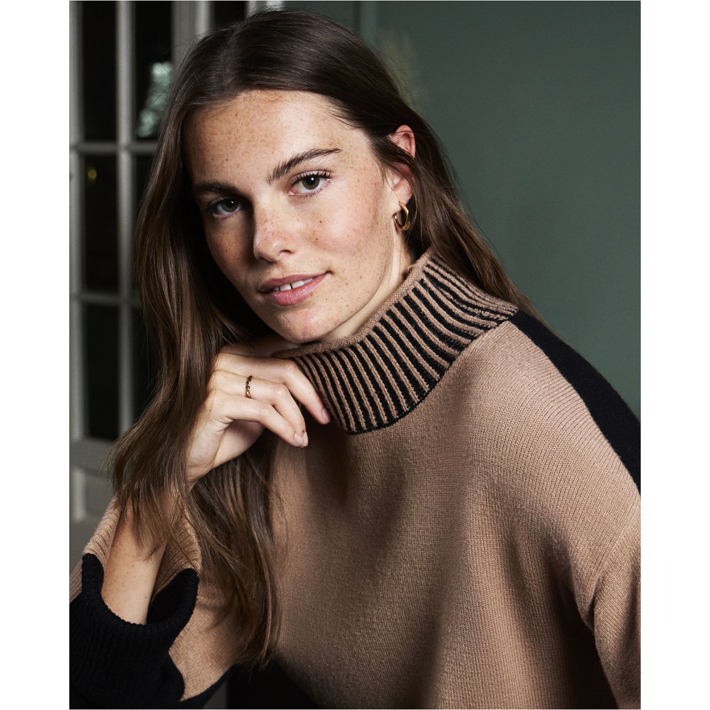 SURKANA - Maglia bicolore con collo perkins elasticizzato-SURKANA-VIALESCARPE