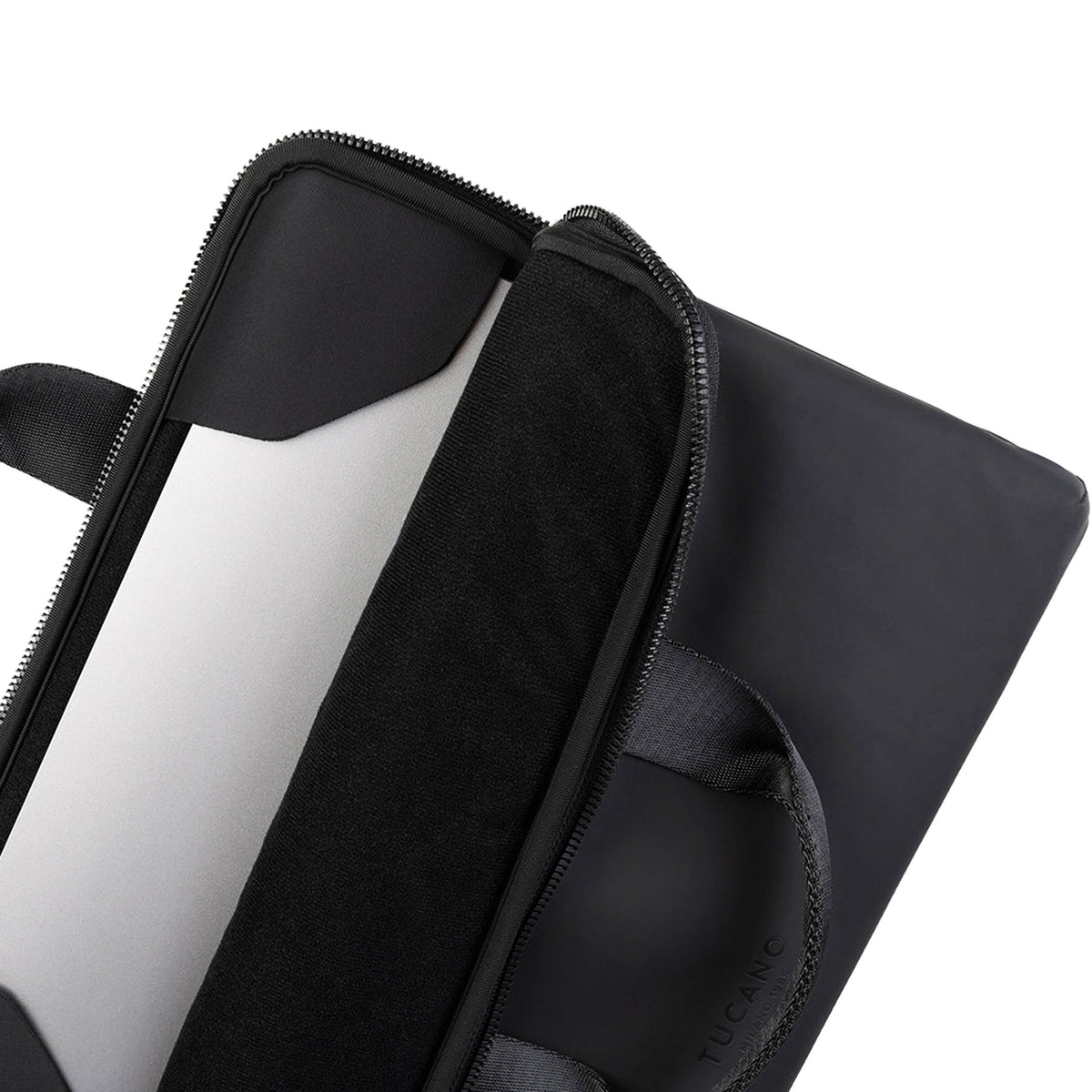 TUCANO Borsa Gommo Super Slim Nera