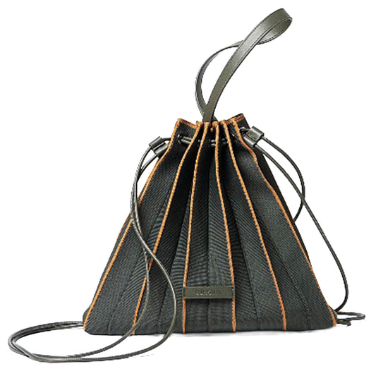 SURKANA - Borsa/zaino in maglia plissettata con necessaire